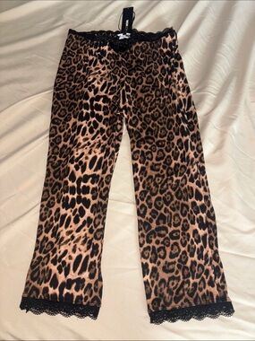 Fashion Nova leopard print Capris